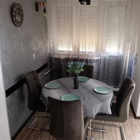 Apartment Maki *